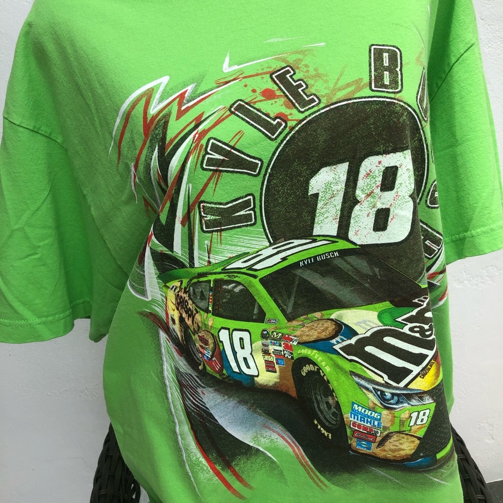 NASCAR Kyle Busch #18 M&Ms Green T-shirt X-Large